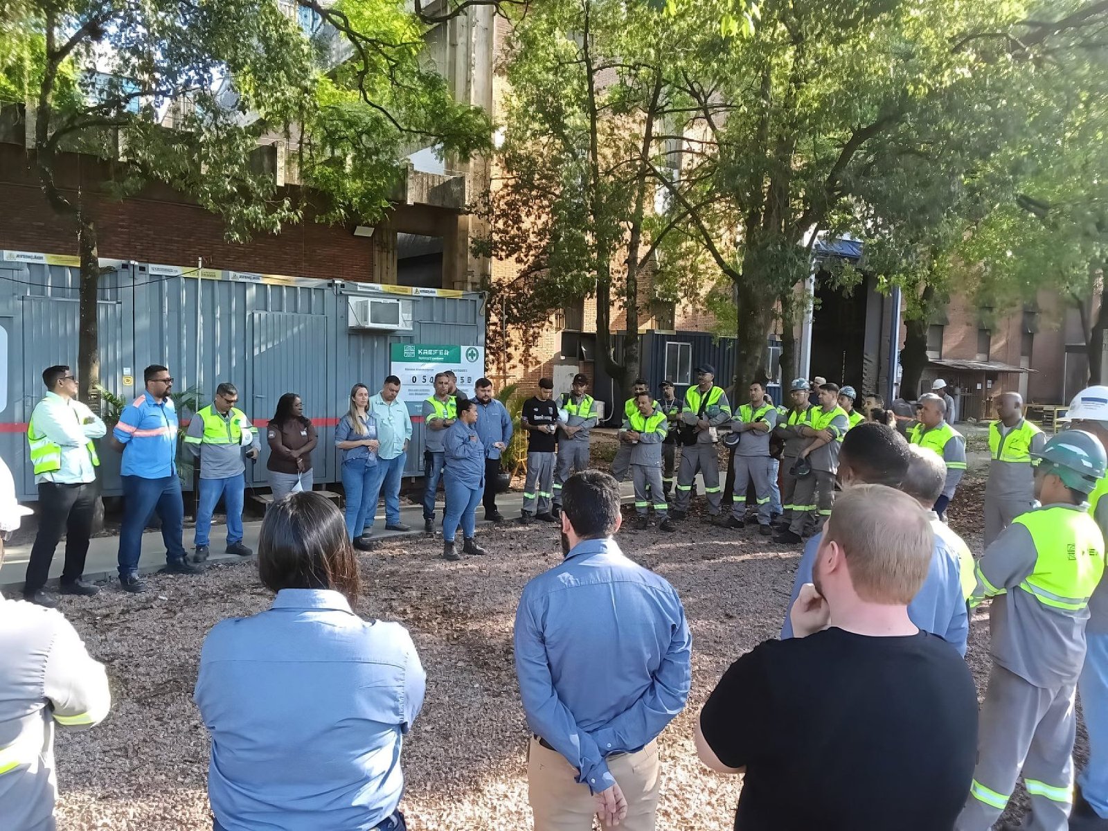 Equipe Finkler em reunião de obra